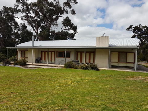 Classic Retreat - Redcliffe Tourism 0