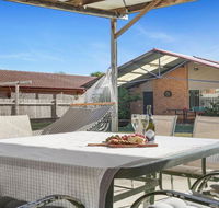 Cleveland Place - walk to beach and shops - Redcliffe Tourism