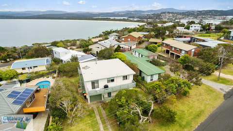 Cliffhanger - Pet Friendly - Redcliffe Tourism 0