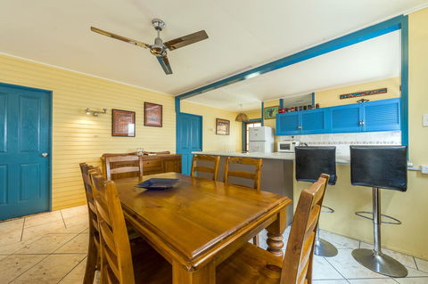 Clifton Beach House - Redcliffe Tourism 0