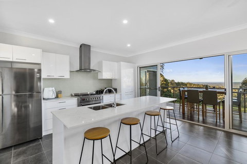 Coastal View, Mountain Side, Country Escspe - Redcliffe Tourism 0