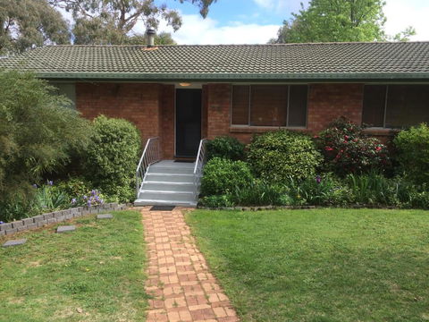 Cockatoo Corner - Armidale - Redcliffe Tourism 0