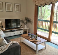 Cockatoo Cottages - Redcliffe Tourism