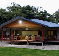 Coconut Beach House - Redcliffe Tourism