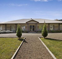 Collins Retreat - 4 Bedroom home with Pool - Redcliffe Tourism