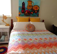 Colourful creative Artist house Glen Waverley - Redcliffe Tourism