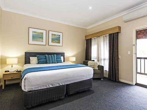 Comfort Inn & Suites Sombrero - Redcliffe Tourism 0