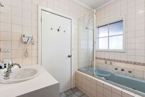 Comfort Inn Greensborough - Redcliffe Tourism 1