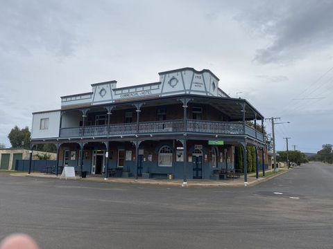 Commercial Hotel Curlewis - Redcliffe Tourism 0