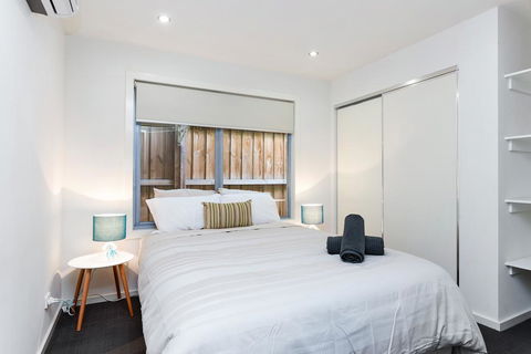 Complete Host Richmond Townhouse Collection - Redcliffe Tourism 2