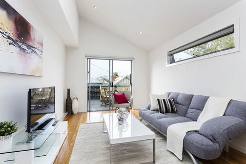 Complete Host Richmond Townhouse Collection - Redcliffe Tourism 1