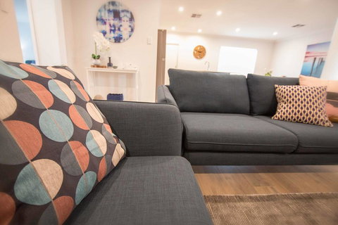 Contemporary Esprit With River Reserve Access - Redcliffe Tourism 0