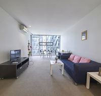 Convenient  Modern 1 Bed Apartment Docklands - Redcliffe Tourism