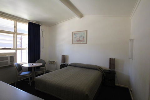 Coolabah Motel - Redcliffe Tourism 1