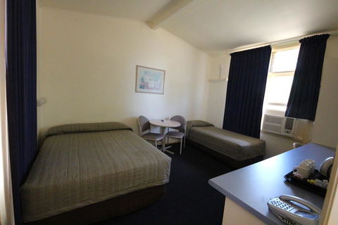 Coolabah Motel - Redcliffe Tourism 2