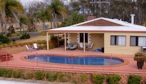 Copper Country Motor Inn & Restaurant - Redcliffe Tourism 1