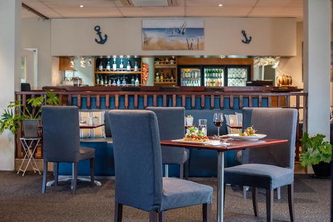 Coral Cay Resort - Redcliffe Tourism 3