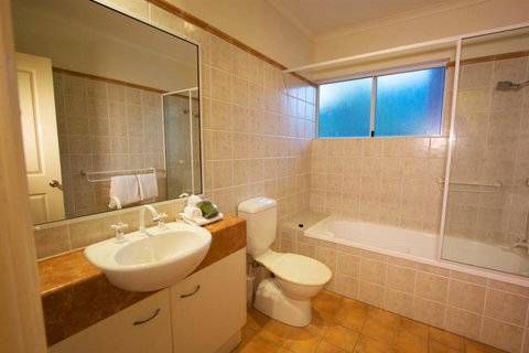 Coral Horizons - Redcliffe Tourism 3