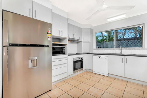 Coral Sea Holiday House - Redcliffe Tourism 3