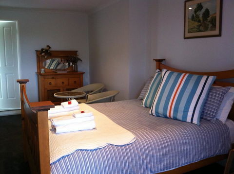 Corinella On The Esplanade Bed & Breakfast - Redcliffe Tourism 3