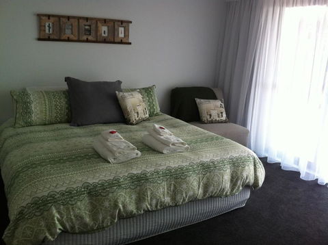 Corinella On The Esplanade Bed & Breakfast - Redcliffe Tourism 2
