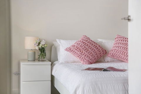 Cosy 3BR Penthouse Close To Westfield And Train - Redcliffe Tourism 0