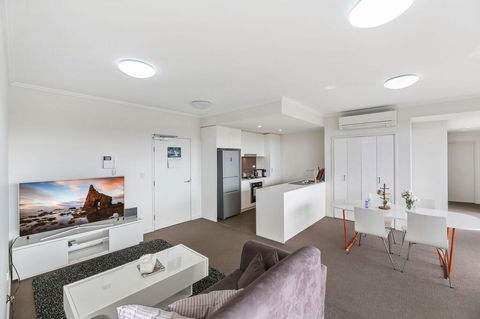 Cosy 3BR Penthouse Close To Westfield And Train - Redcliffe Tourism 3