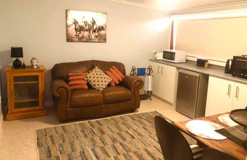 Cottage Equus - Redcliffe Tourism 1