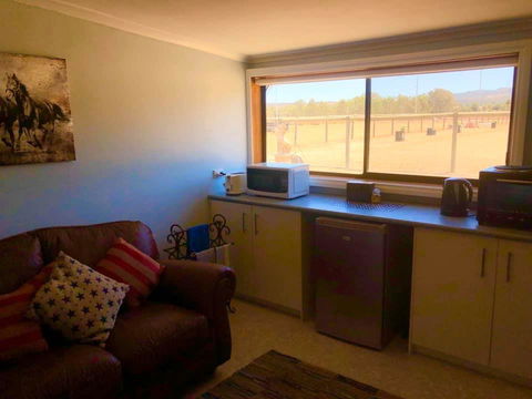 Cottage Equus - Redcliffe Tourism 2