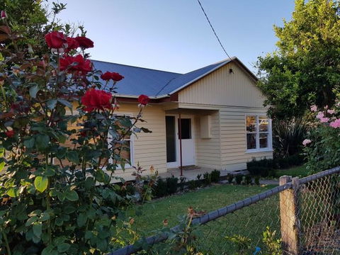 Cottage On Main - Redcliffe Tourism 0