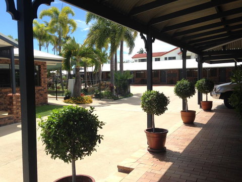 Country Ayr Motel And Breakfast - Redcliffe Tourism 1