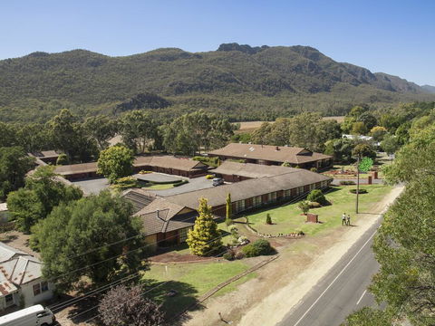 Country Plaza Halls Gap - Redcliffe Tourism 0