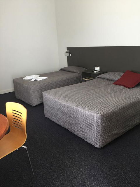 Country Roads Motor Inn Dysart - Redcliffe Tourism 3