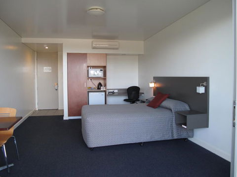 Country Roads Motor Inn Dysart - Redcliffe Tourism 0