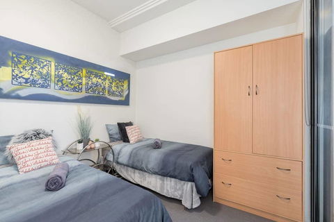 Cozy 3BR Sleep8 Apt 1min WalkTo Train Bus Shopping - Redcliffe Tourism 1
