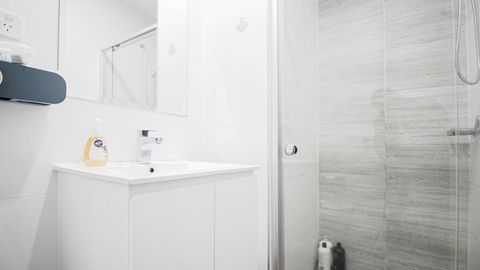Cozy Apartments Near Burwood Train Station - Redcliffe Tourism 2