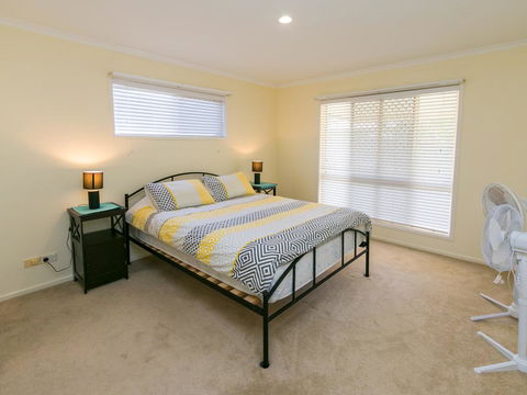 Cozy Family Holiday House - Redcliffe Tourism 1