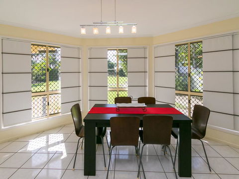 Cozy Family Holiday House - Redcliffe Tourism 2