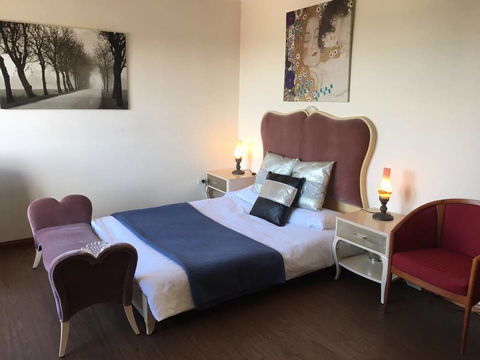 CozyStudioUnit In BeverlyHills (Train Accessible) - Redcliffe Tourism 0