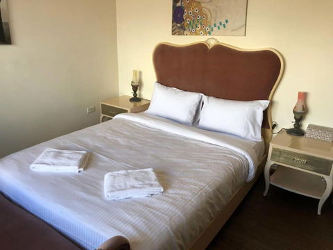 CozyStudioUnit In BeverlyHills (Train Accessible) - Redcliffe Tourism 1