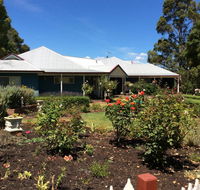 Crabapple Lane - Redcliffe Tourism