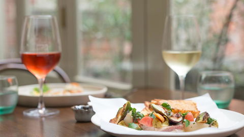 Craig's Royal Hotel - Redcliffe Tourism 3