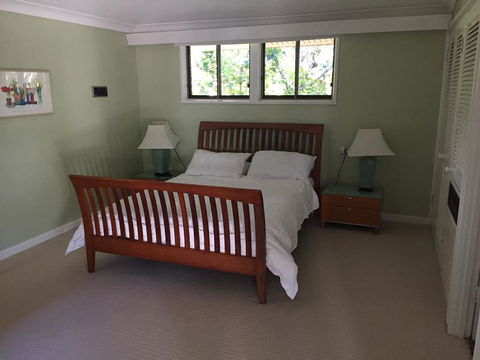 Craigdarroch Courtyard Cottage, 22 Bartle Road - Redcliffe Tourism 2