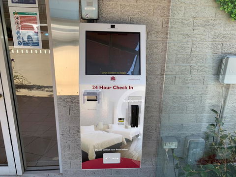 Crest Motor Inn - Redcliffe Tourism 1
