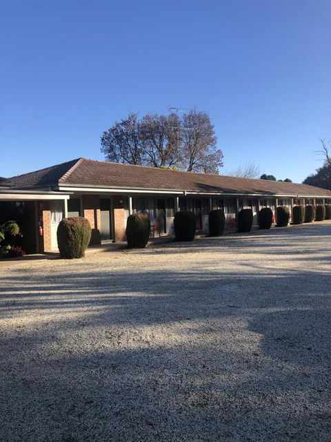 Creswick Motel - Redcliffe Tourism 3