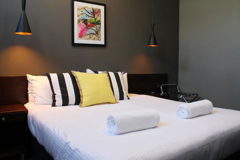 Criterion Hotel Sale - Redcliffe Tourism 3