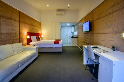 Crossroads Ecomotel - Redcliffe Tourism 0
