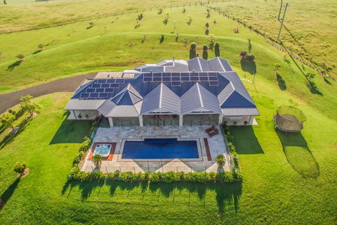 Cullengetty Estate - Redcliffe Tourism 0