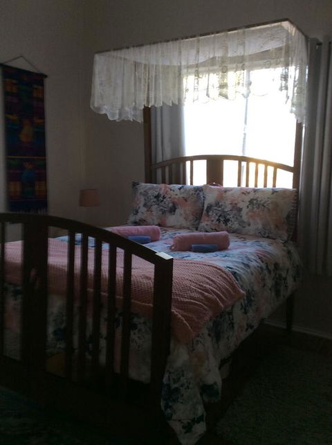 CupnSaucer Cottage - Redcliffe Tourism 2