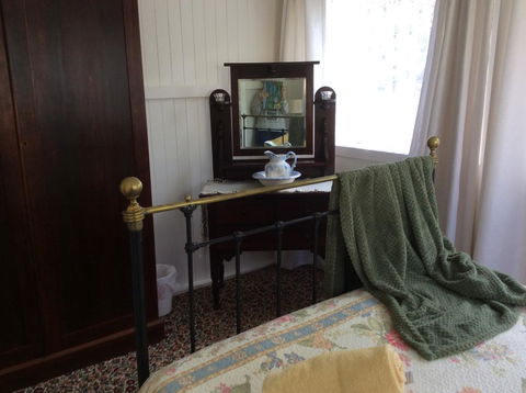 CupnSaucer Cottage - Redcliffe Tourism 3